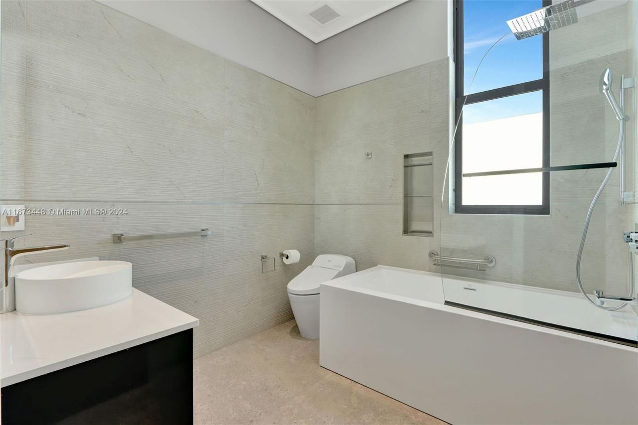 9860 NE 5th Avenue Rd, Miami Shores, FL 33138 Photo