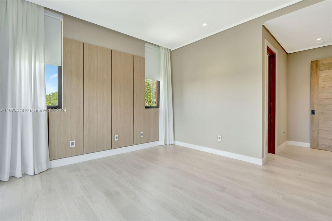 9860 NE 5th Avenue Rd, Miami Shores, FL 33138 Photo