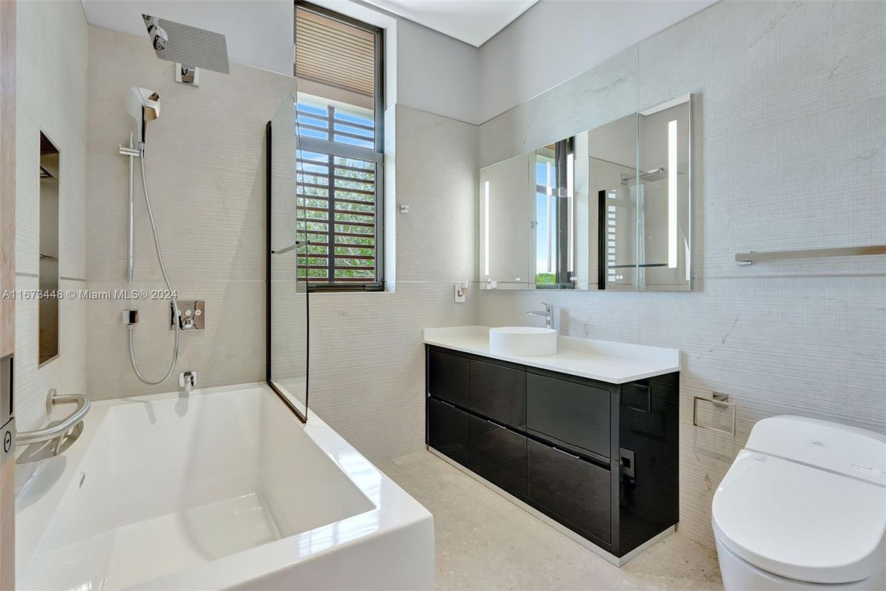 9860 NE 5th Avenue Rd, Miami Shores, FL 33138 Photo