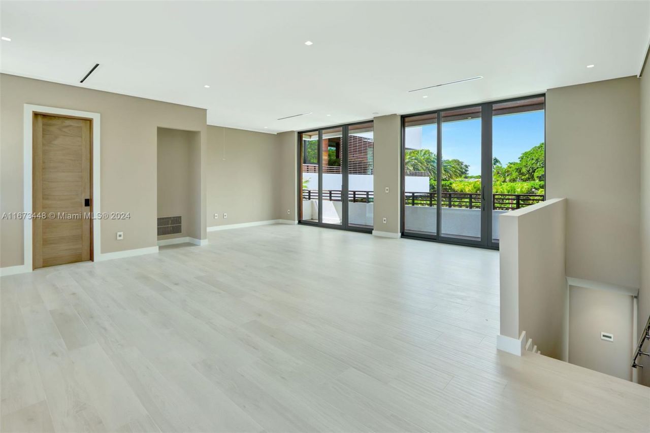 9860 NE 5th Avenue Rd, Miami Shores, FL 33138 Photo