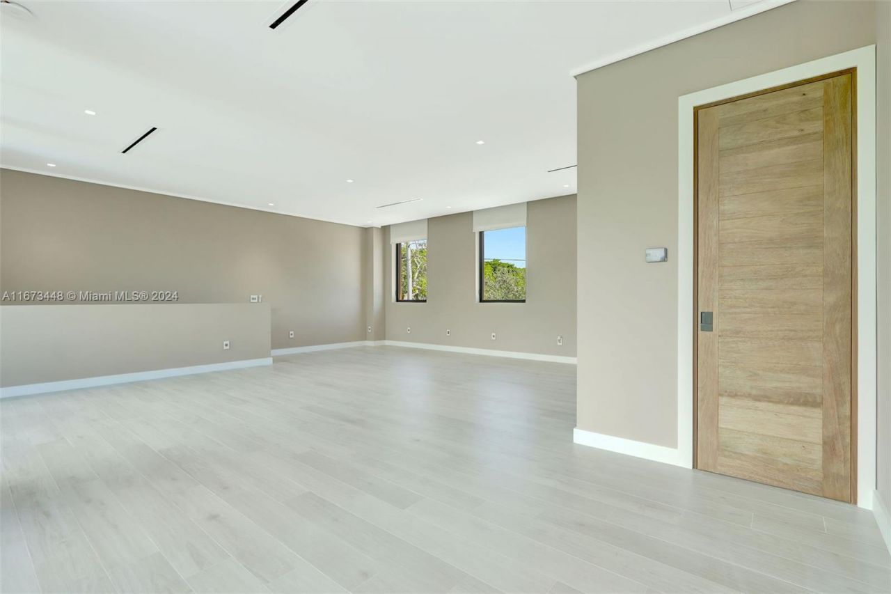 9860 NE 5th Avenue Rd, Miami Shores, FL 33138 Photo