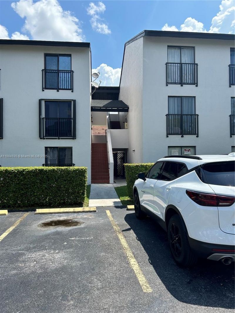 13045 SW 68 St, Unit 104, Miami, FL 33183 Photo