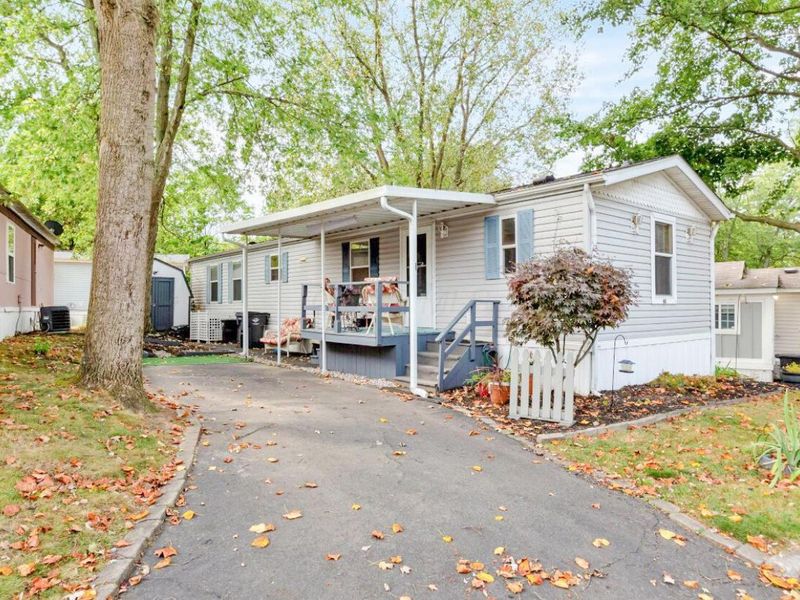 60 Estates Lane, Reynoldsburg, OH 43068 Photo 2