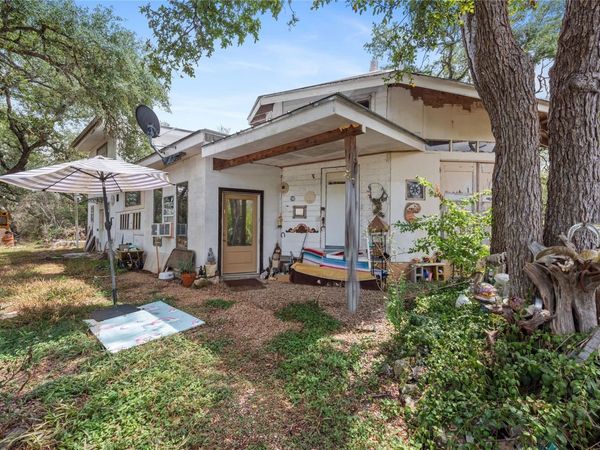 501 Limestone LN, Driftwood, TX 78619
