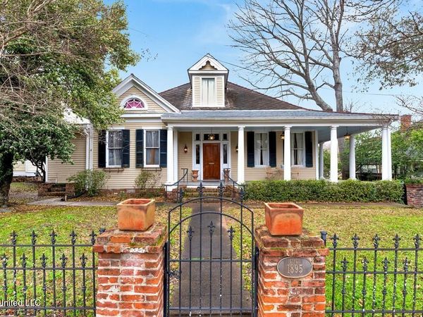 26 Homochitto Street, Natchez, MS 39120