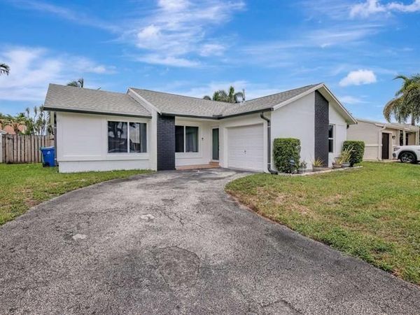 11831 NW 38th Pl, Sunrise, FL 33323