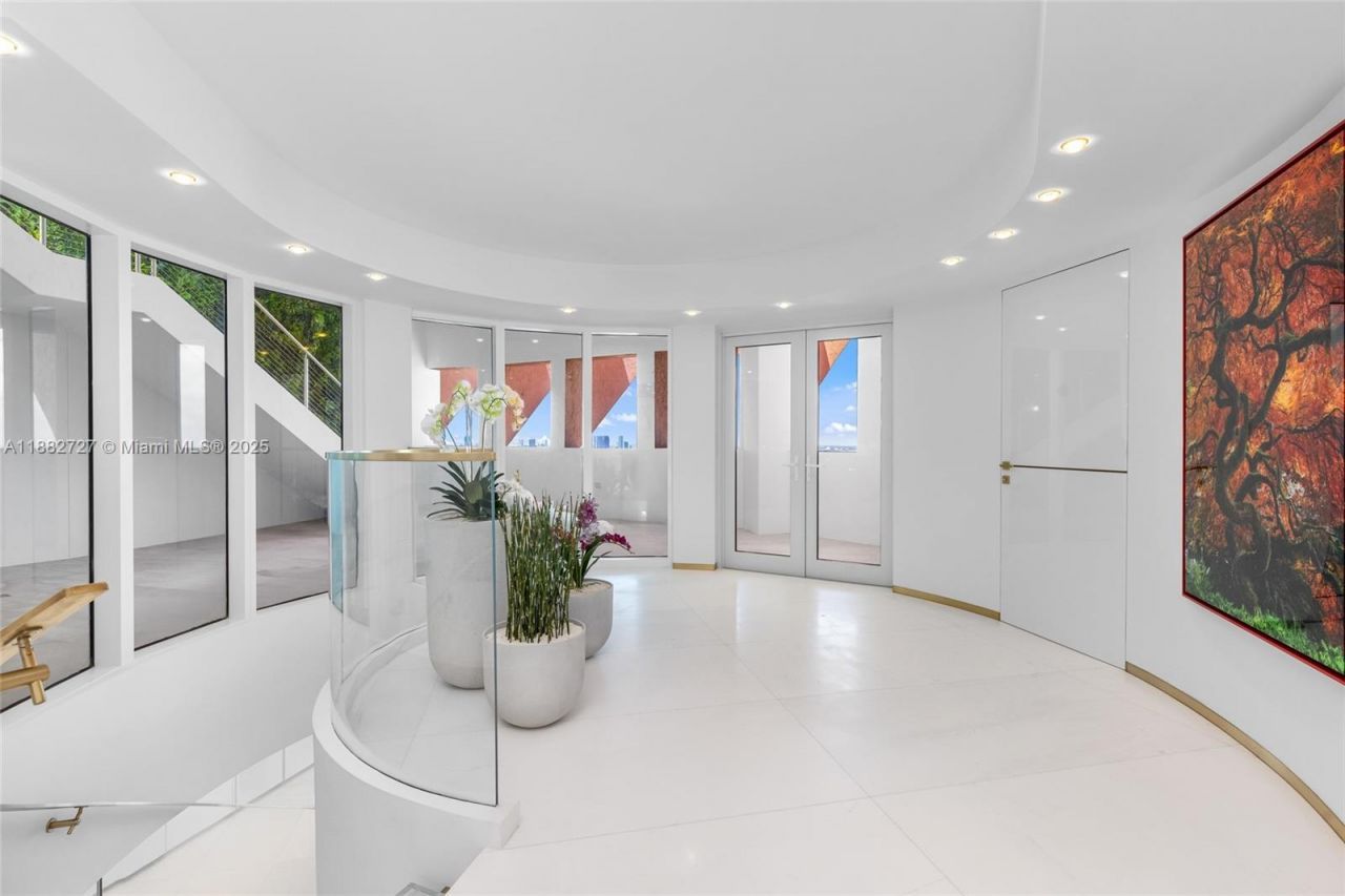 300 S Pointe Dr, Unit PH-5, Miami Beach, FL 33139 Photo