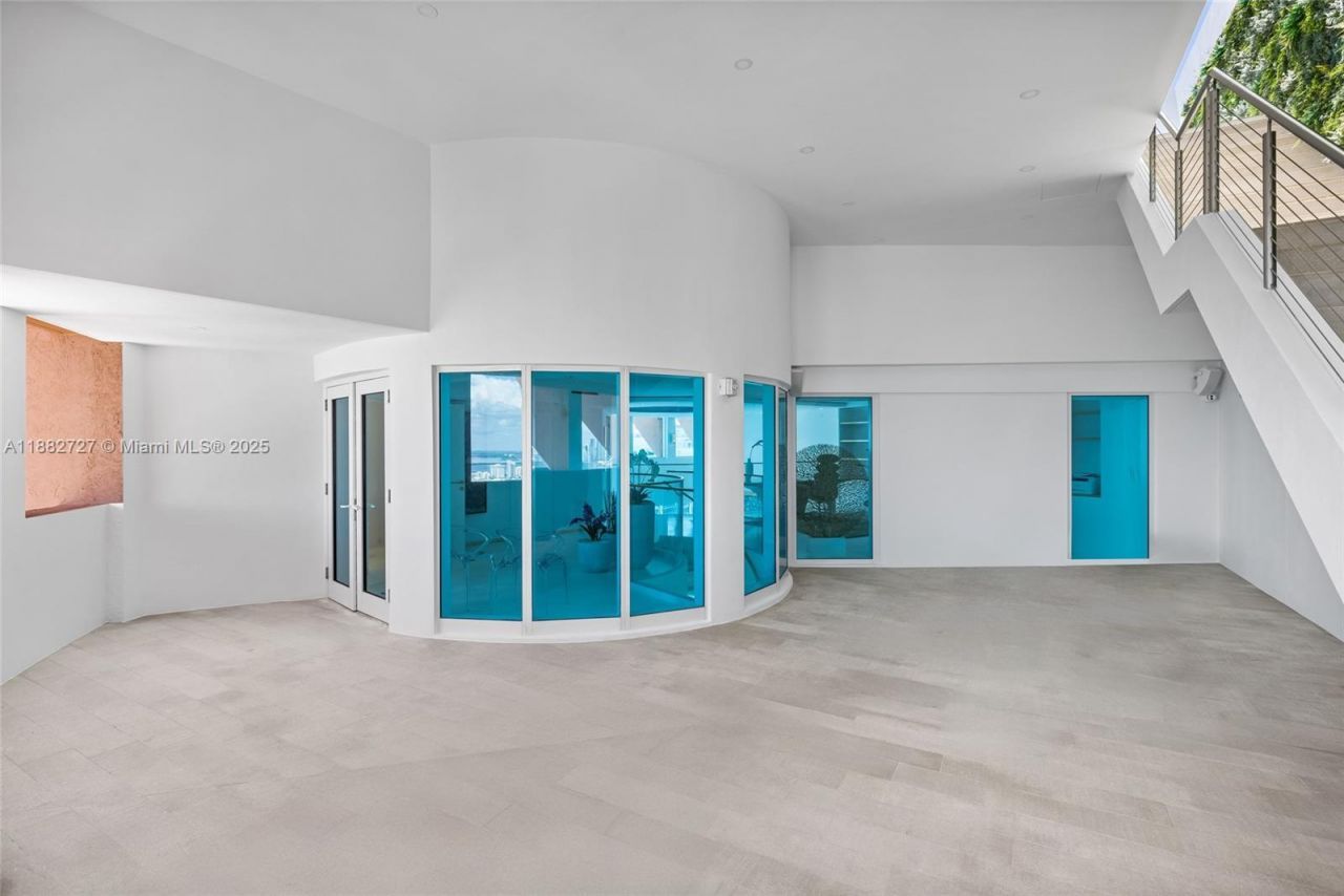 300 S Pointe Dr, Unit PH-5, Miami Beach, FL 33139 Photo