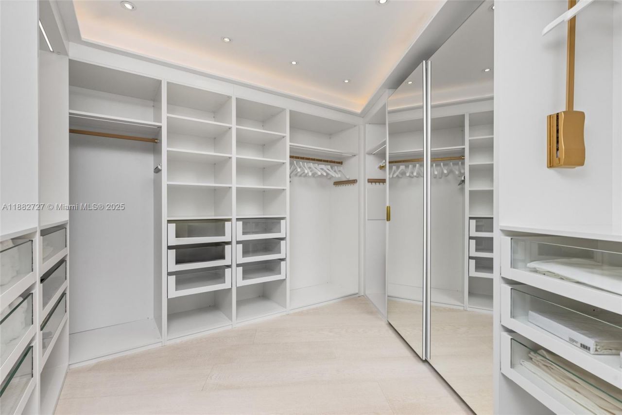 300 S Pointe Dr, Unit PH-5, Miami Beach, FL 33139 Photo