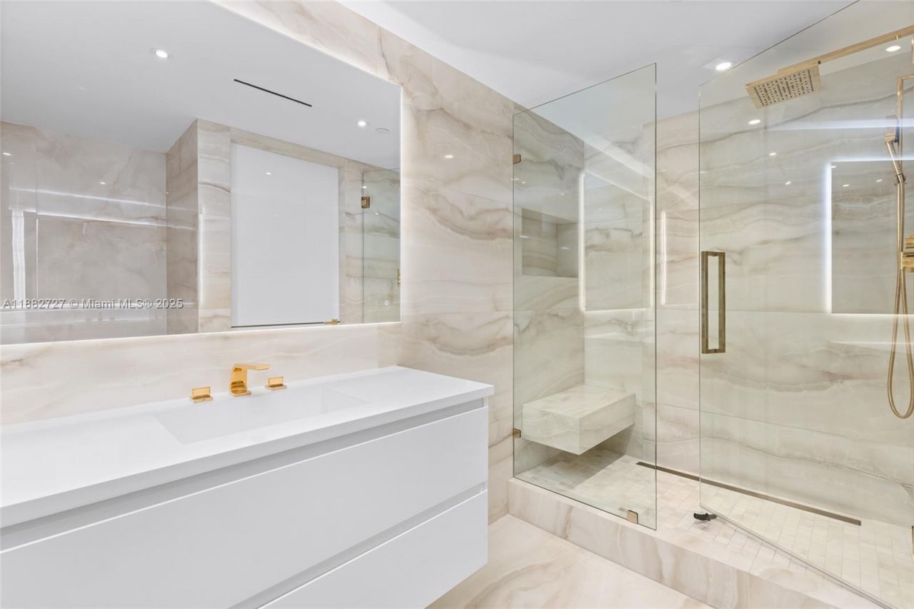 300 S Pointe Dr, Unit PH-5, Miami Beach, FL 33139 Photo