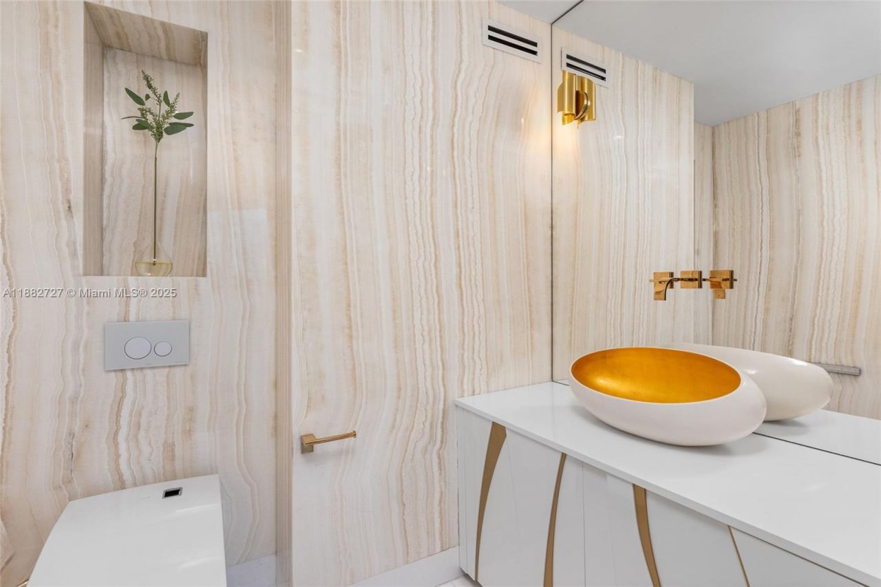 300 S Pointe Dr, Unit PH-5, Miami Beach, FL 33139 Photo