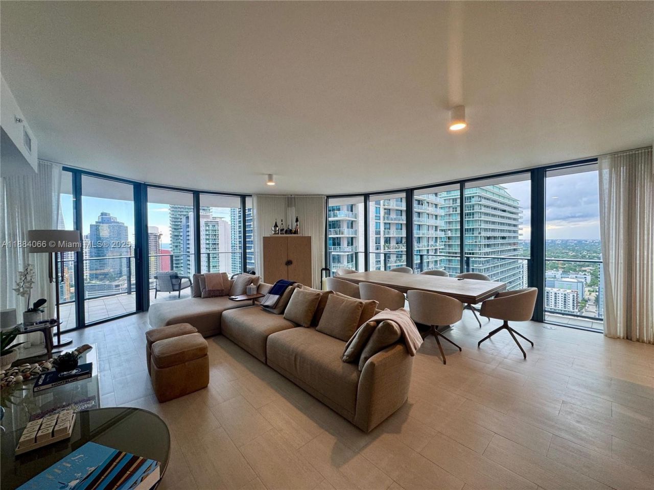 1000 Brickell Plz, Unit 3302, Miami, FL 33131 Photo