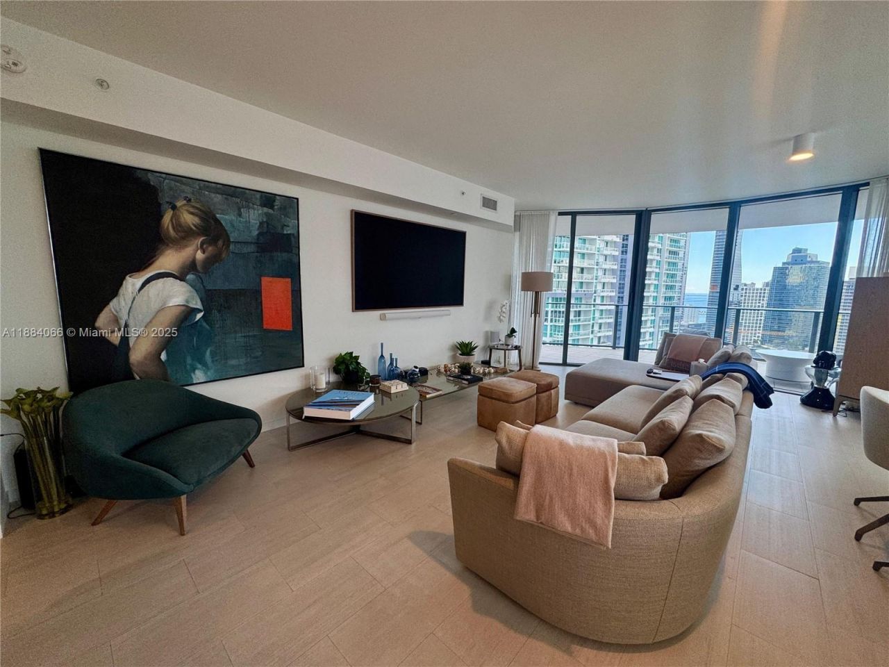 1000 Brickell Plz, Unit 3302, Miami, FL 33131 Photo
