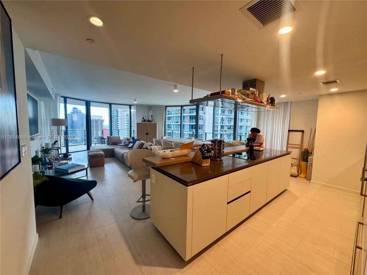 1000 Brickell Plz, Unit 3302, Miami, FL 33131 Photo