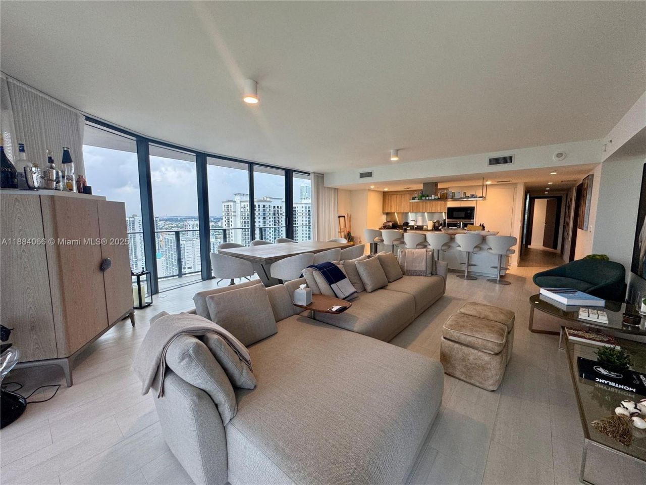 1000 Brickell Plz, Unit 3302, Miami, FL 33131 Photo