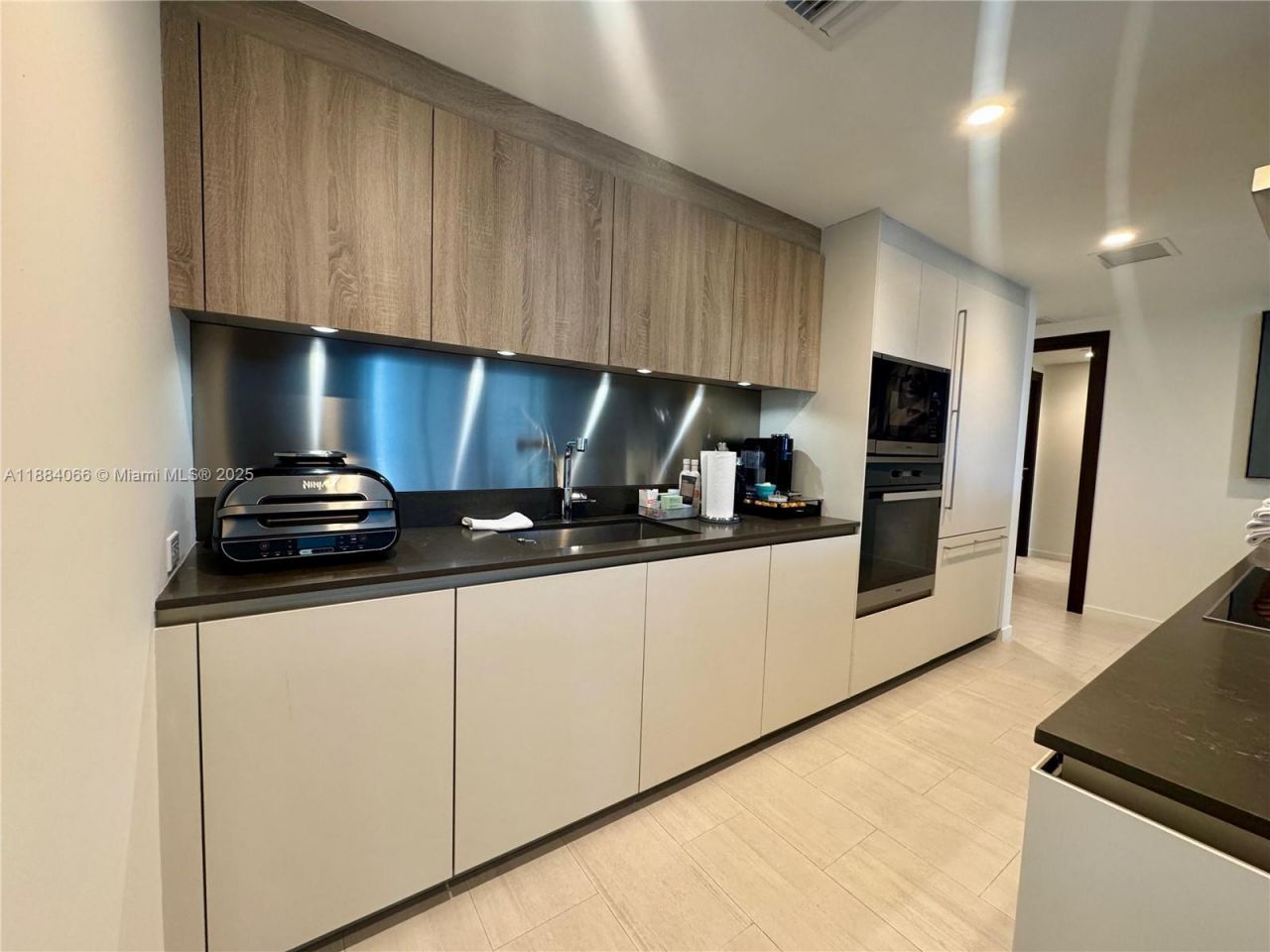 1000 Brickell Plz, Unit 3302, Miami, FL 33131 Photo