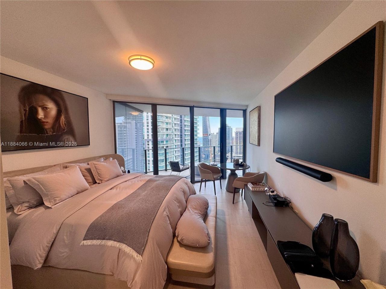 1000 Brickell Plz, Unit 3302, Miami, FL 33131 Photo