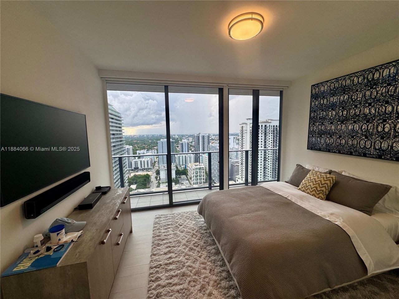 1000 Brickell Plz, Unit 3302, Miami, FL 33131 Photo