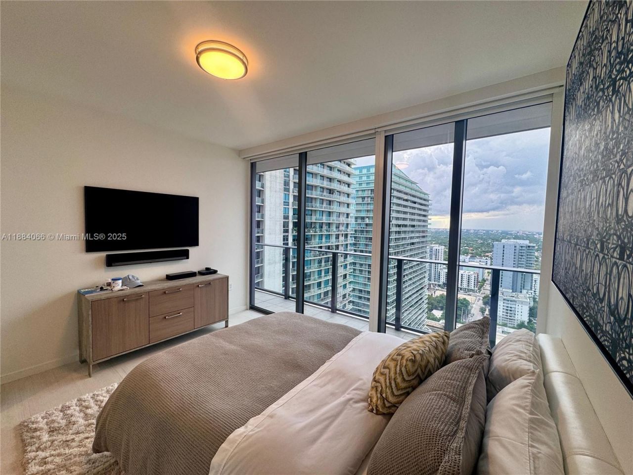 1000 Brickell Plz, Unit 3302, Miami, FL 33131 Photo