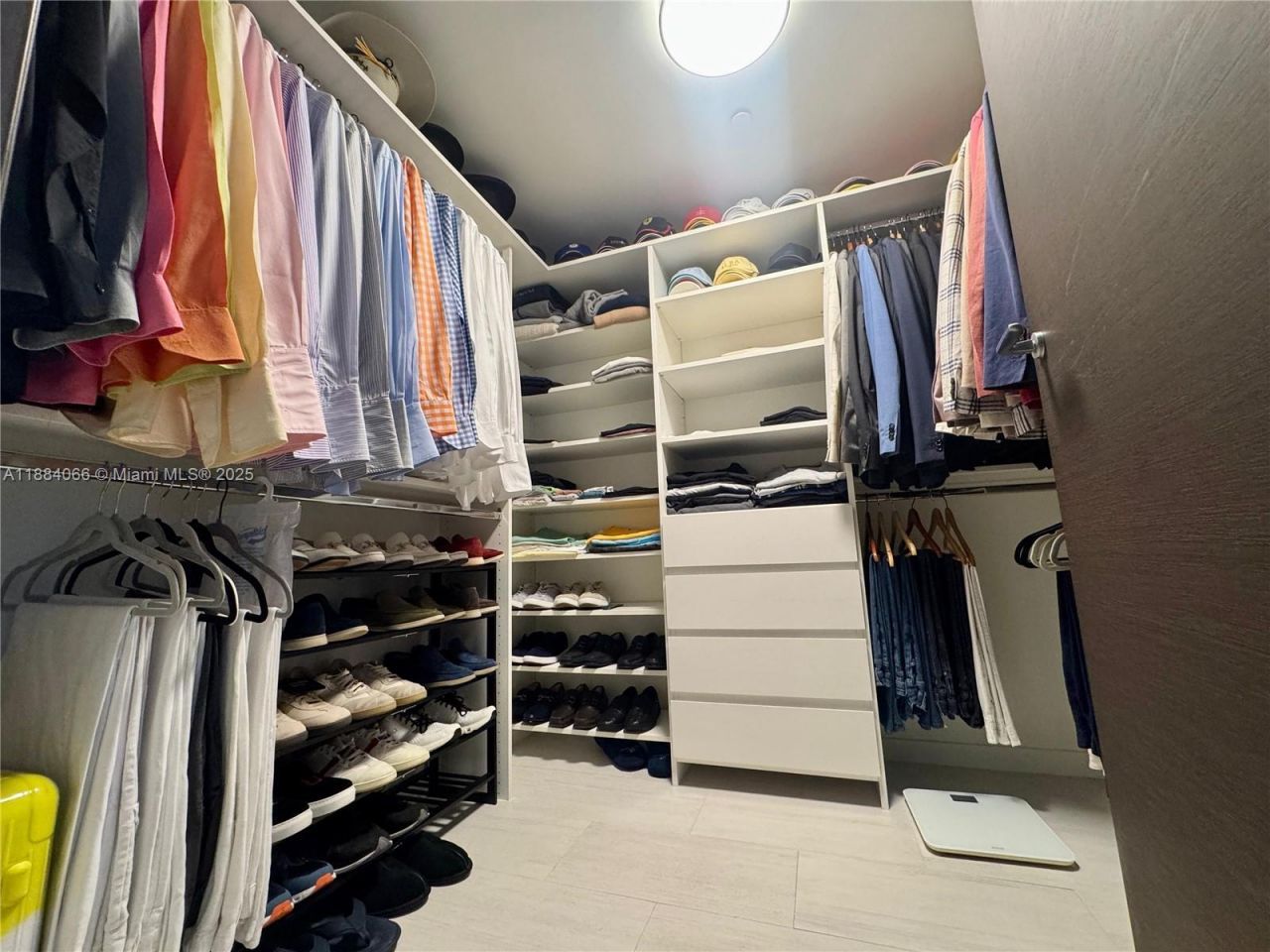 1000 Brickell Plz, Unit 3302, Miami, FL 33131 Photo