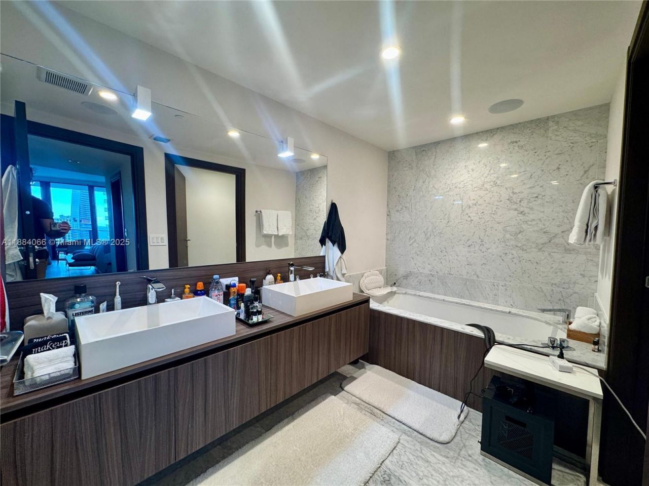 1000 Brickell Plz, Unit 3302, Miami, FL 33131 Photo