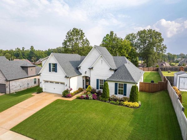 60 LAUREL GLEN DR, Oakland, TN 38060