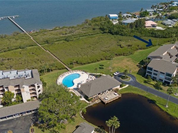 6165 S Mirror Lake Drive, Unit 307, Sebastian, FL 32958