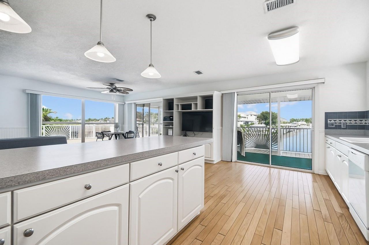 9914 Alavista Drive, Gibsonton, FL 33534 Photo