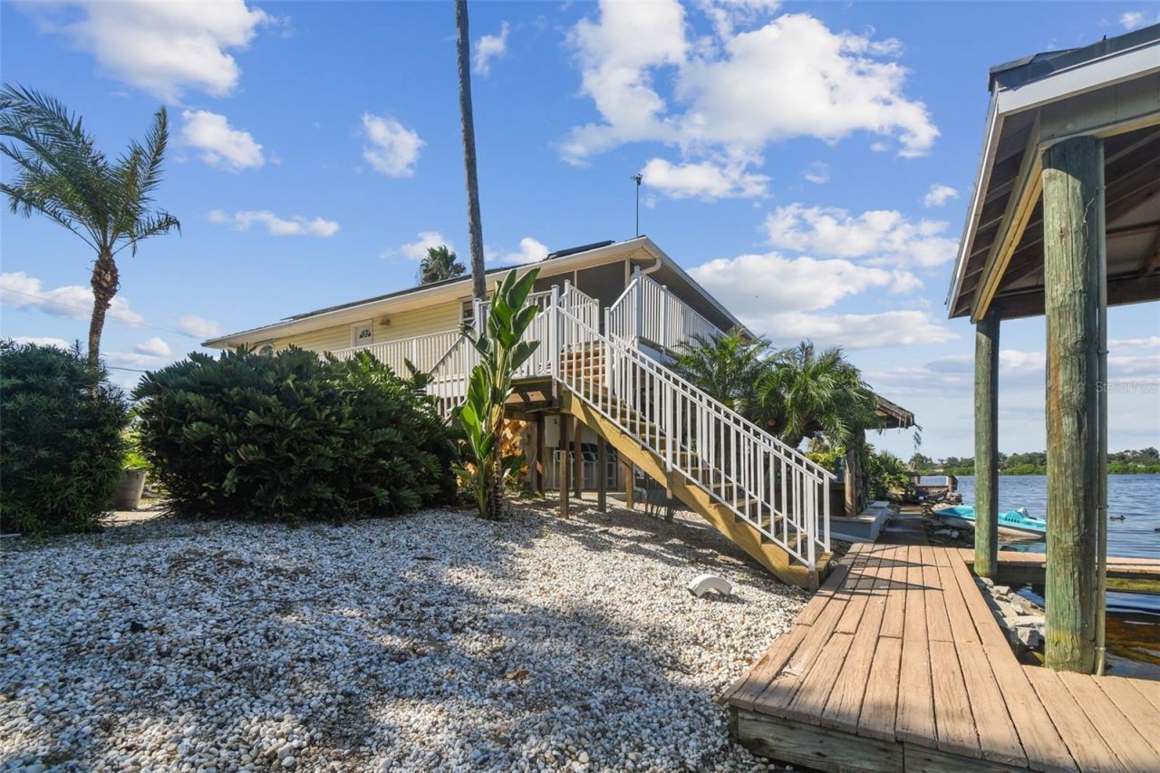 9914 Alavista Drive, Gibsonton, FL 33534 Photo