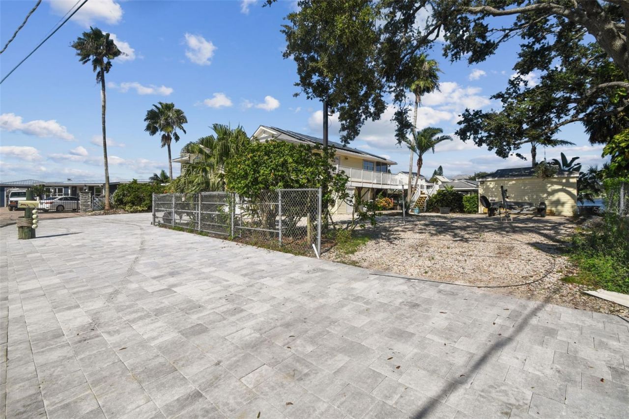 9914 Alavista Drive, Gibsonton, FL 33534 Photo