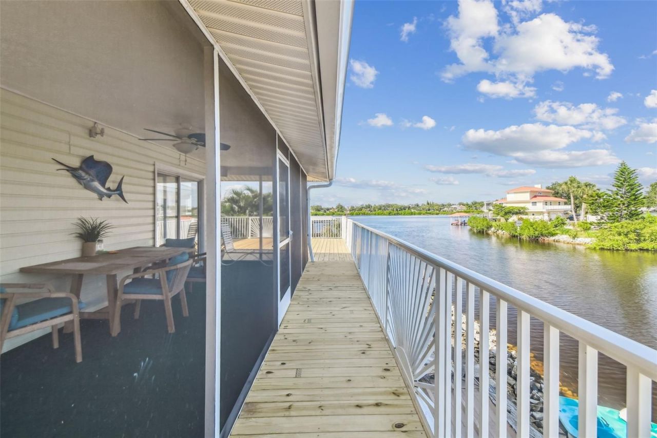 9914 Alavista Drive, Gibsonton, FL 33534 Photo