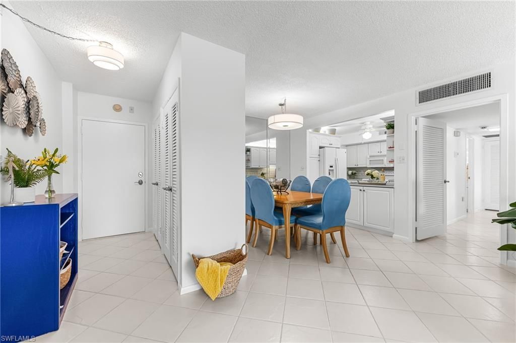 1977 Gulf Shore Blvd N, Unit 204, Naples, FL 34102 Photo