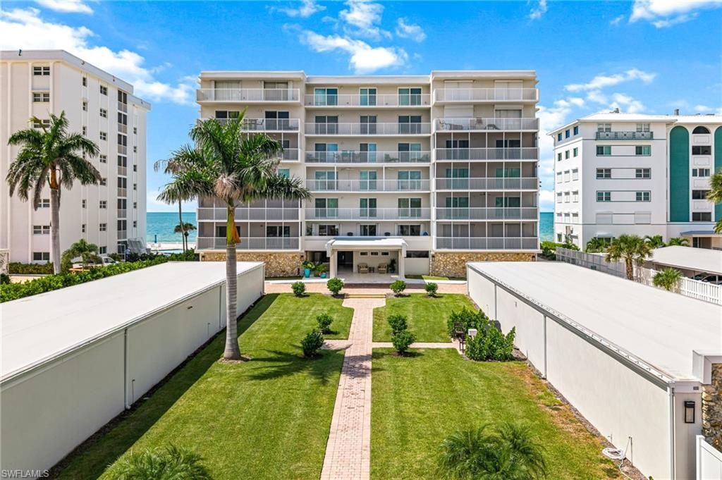 1977 Gulf Shore Blvd N, Unit 204, Naples, FL 34102 Photo