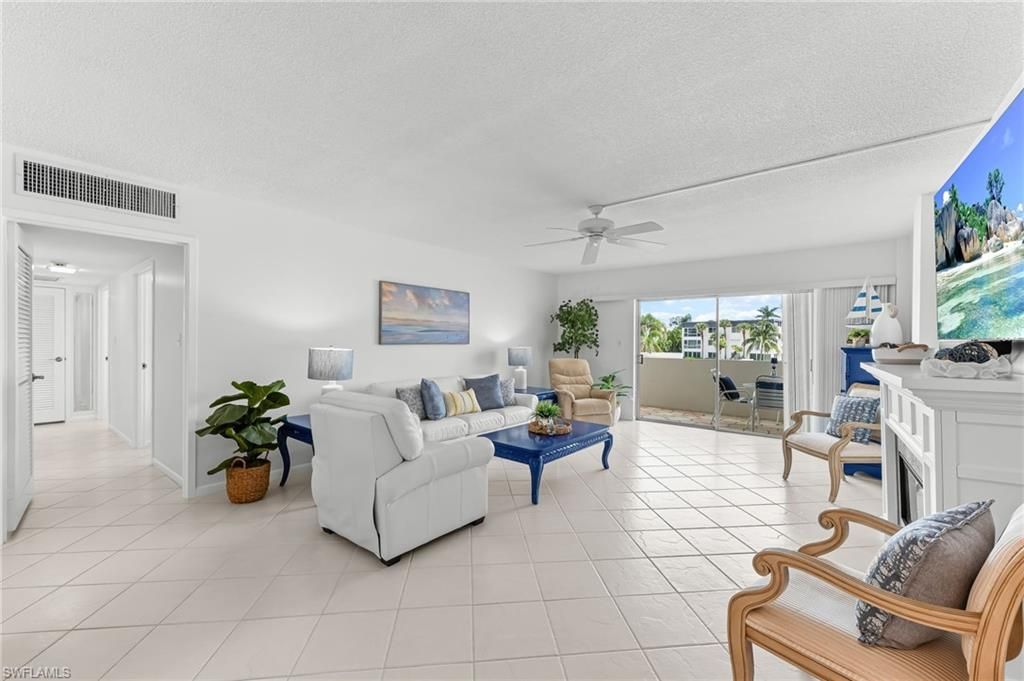 1977 Gulf Shore Blvd N, Unit 204, Naples, FL 34102 Photo