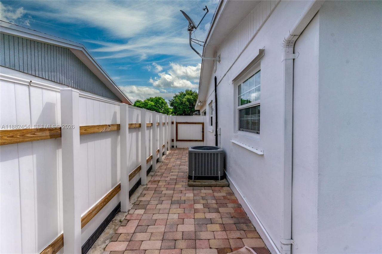 3024 N 73rd Ter, Hollywood, FL 33024 Photo