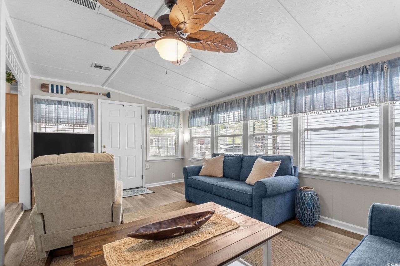 6001 - 1585 S Kings Hwy. Photo 11