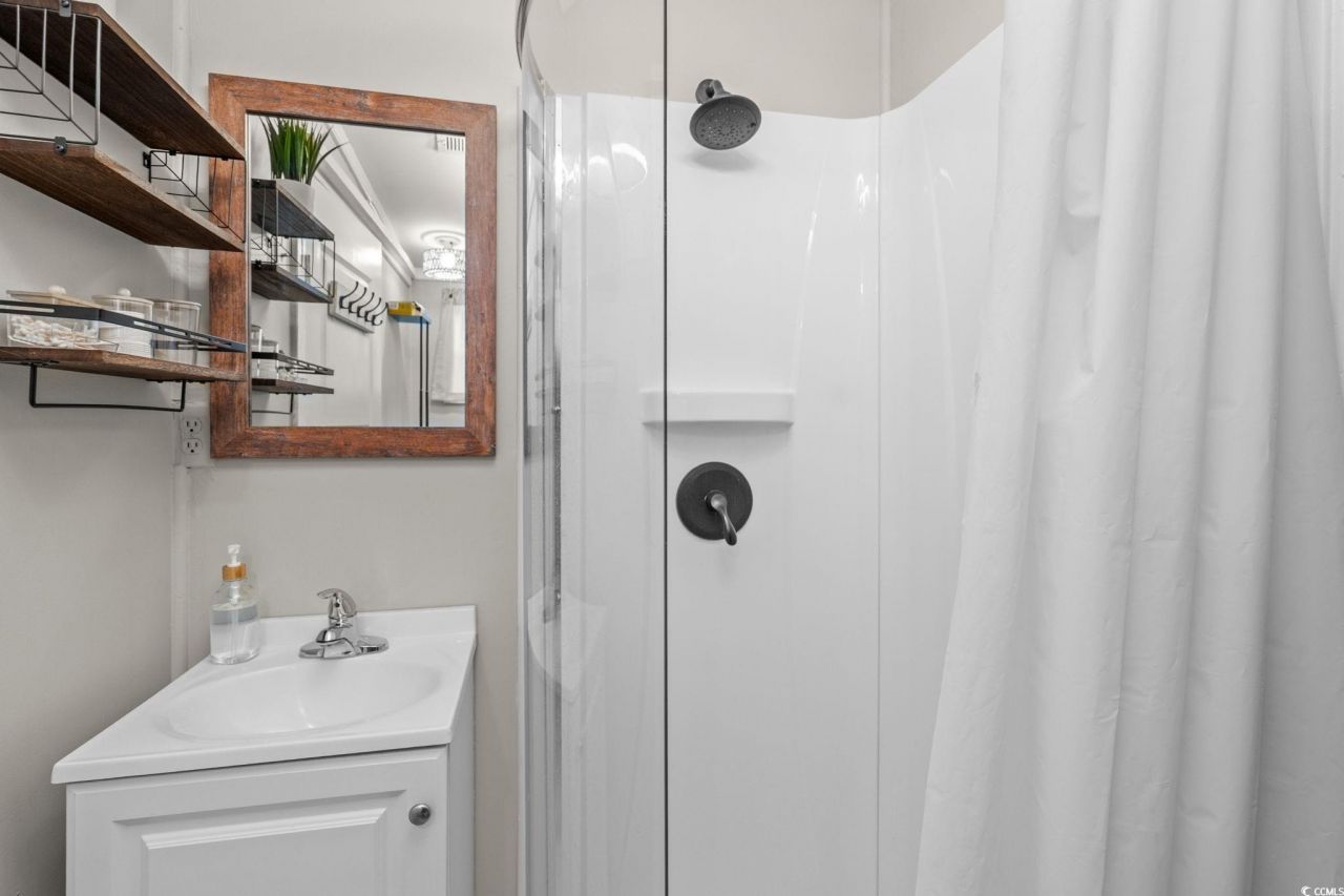 6001 - 1585 S Kings Hwy. Photo 29