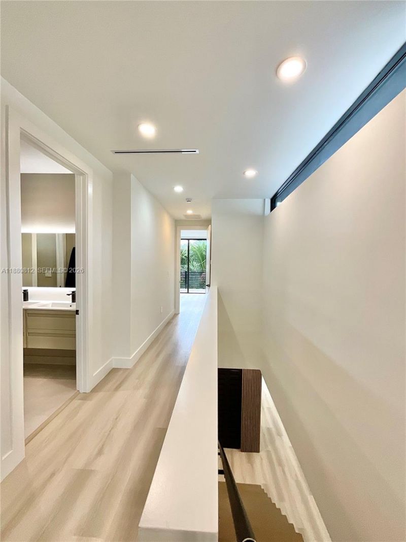 536 NW 48th St, Miami, FL 33127 Photo