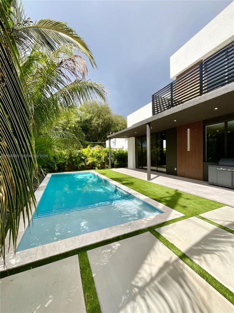 536 NW 48th St, Miami, FL 33127 Photo