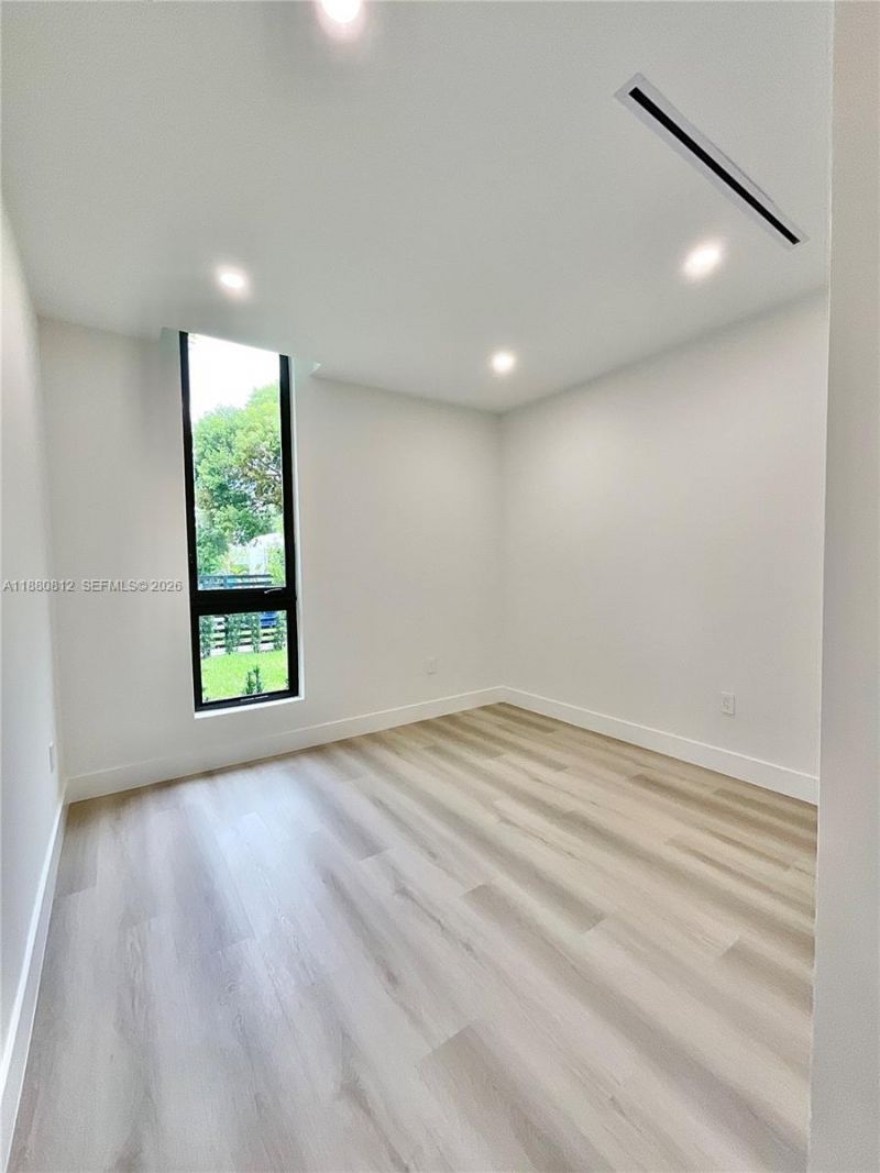 536 NW 48th St, Miami, FL 33127 Photo