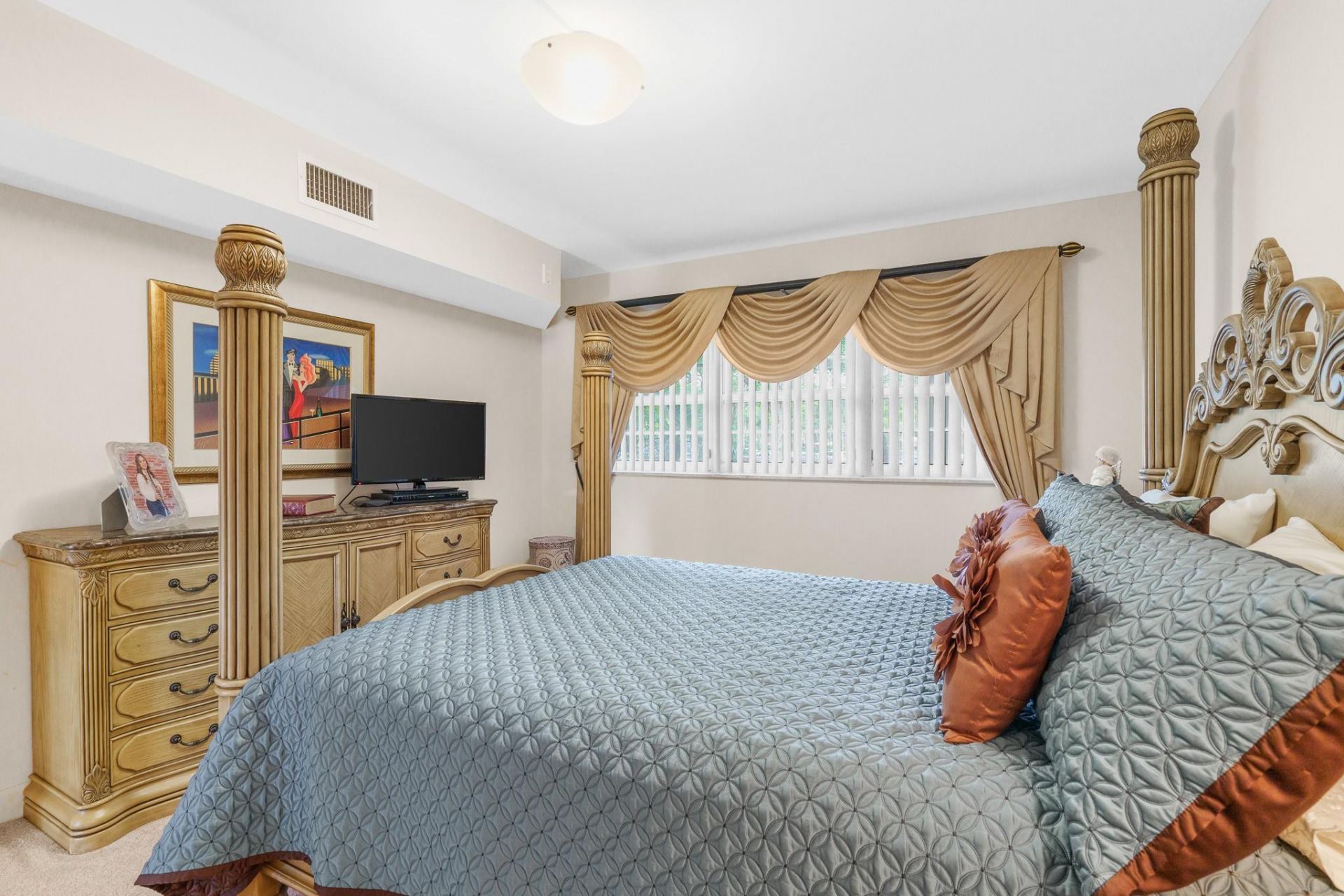 3800 Oaks Clubhouse Drive, Unit 110, Pompano Beach, FL 33069 Photo