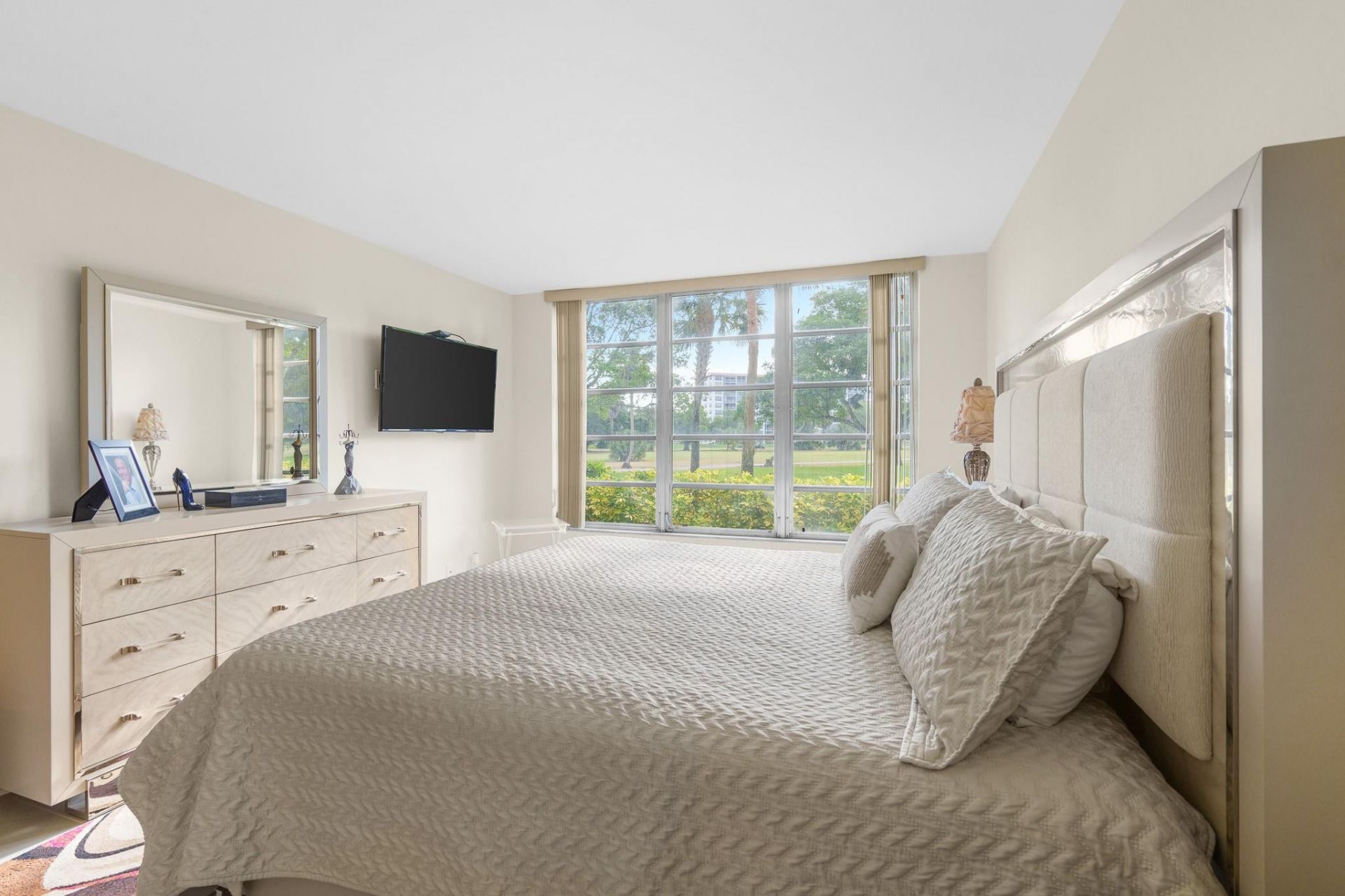 3800 Oaks Clubhouse Drive, Unit 110, Pompano Beach, FL 33069 Photo