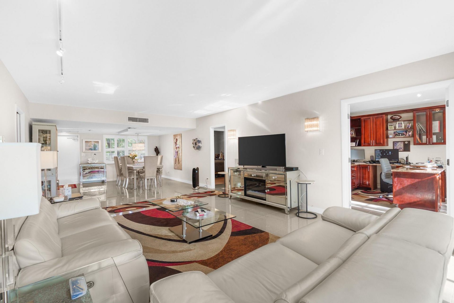 3800 Oaks Clubhouse Drive, Unit 110, Pompano Beach, FL 33069 Photo