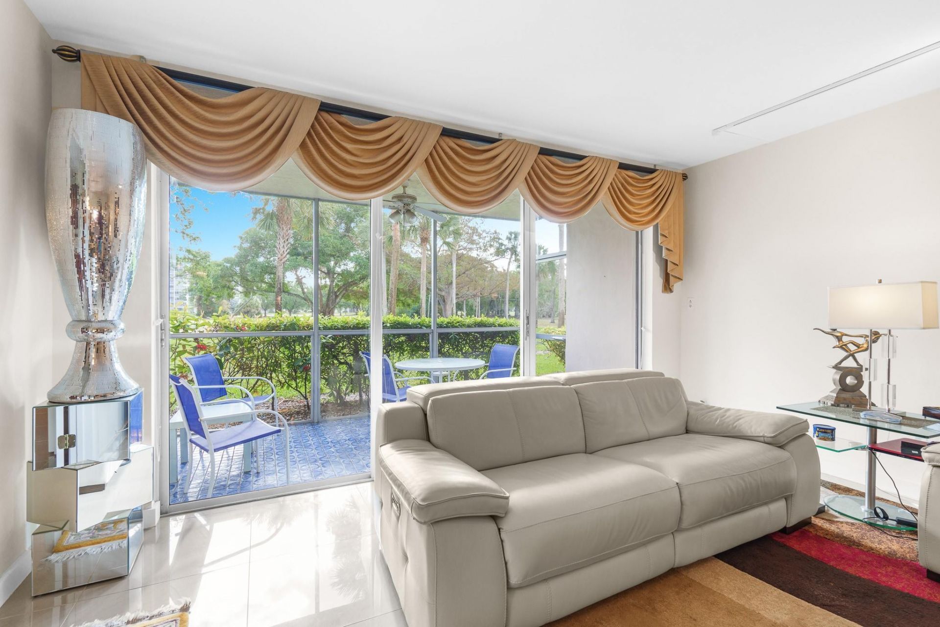 3800 Oaks Clubhouse Drive, Unit 110, Pompano Beach, FL 33069 Photo