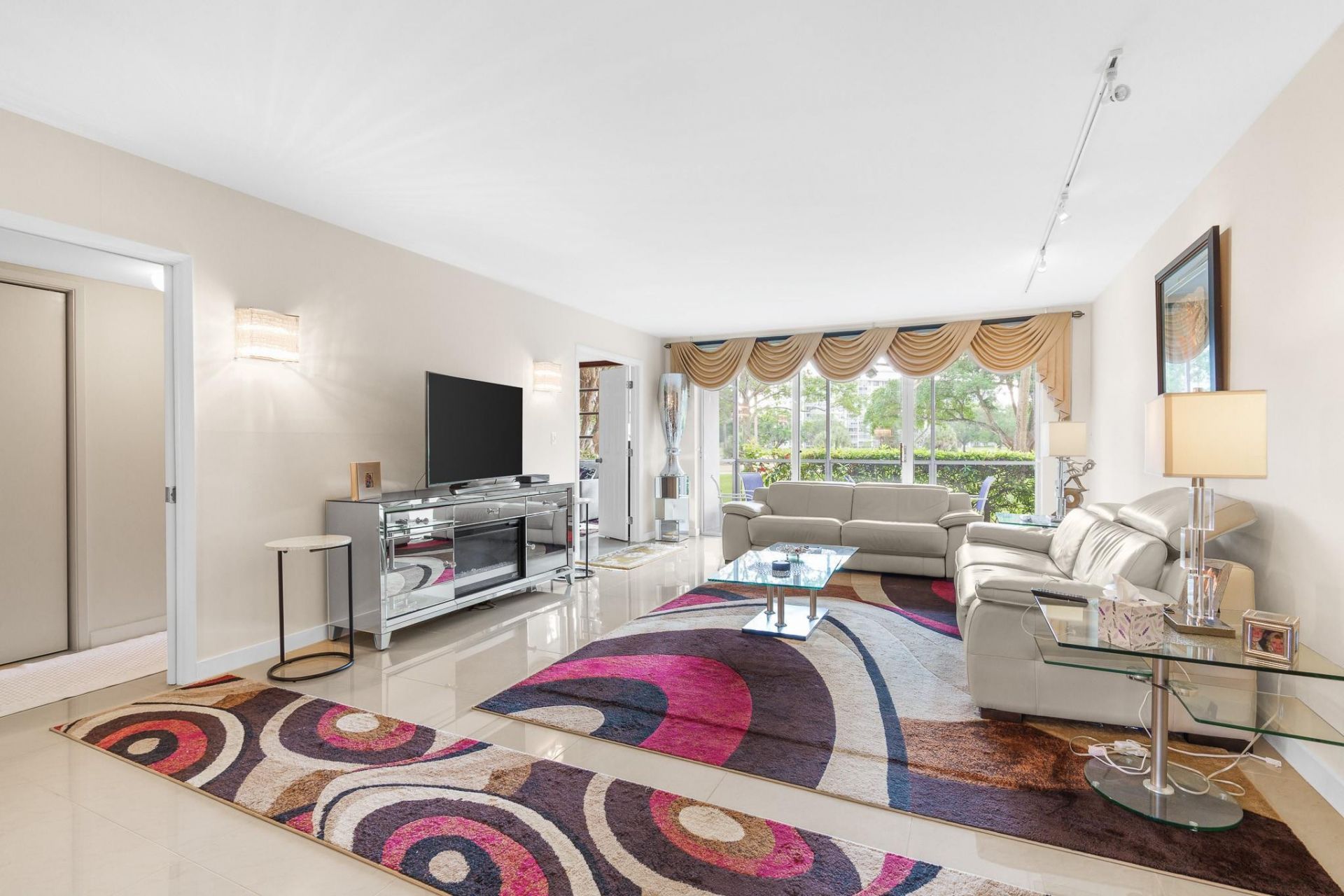 3800 Oaks Clubhouse Drive, Unit 110, Pompano Beach, FL 33069 Photo