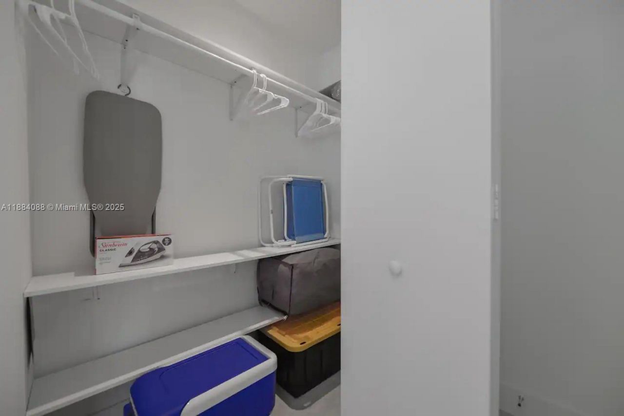 239 SW 9th St, Unit 1601, Miami, FL 33130 Photo