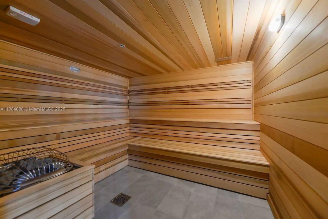 239 SW 9th St, Unit 1601, Miami, FL 33130 Photo