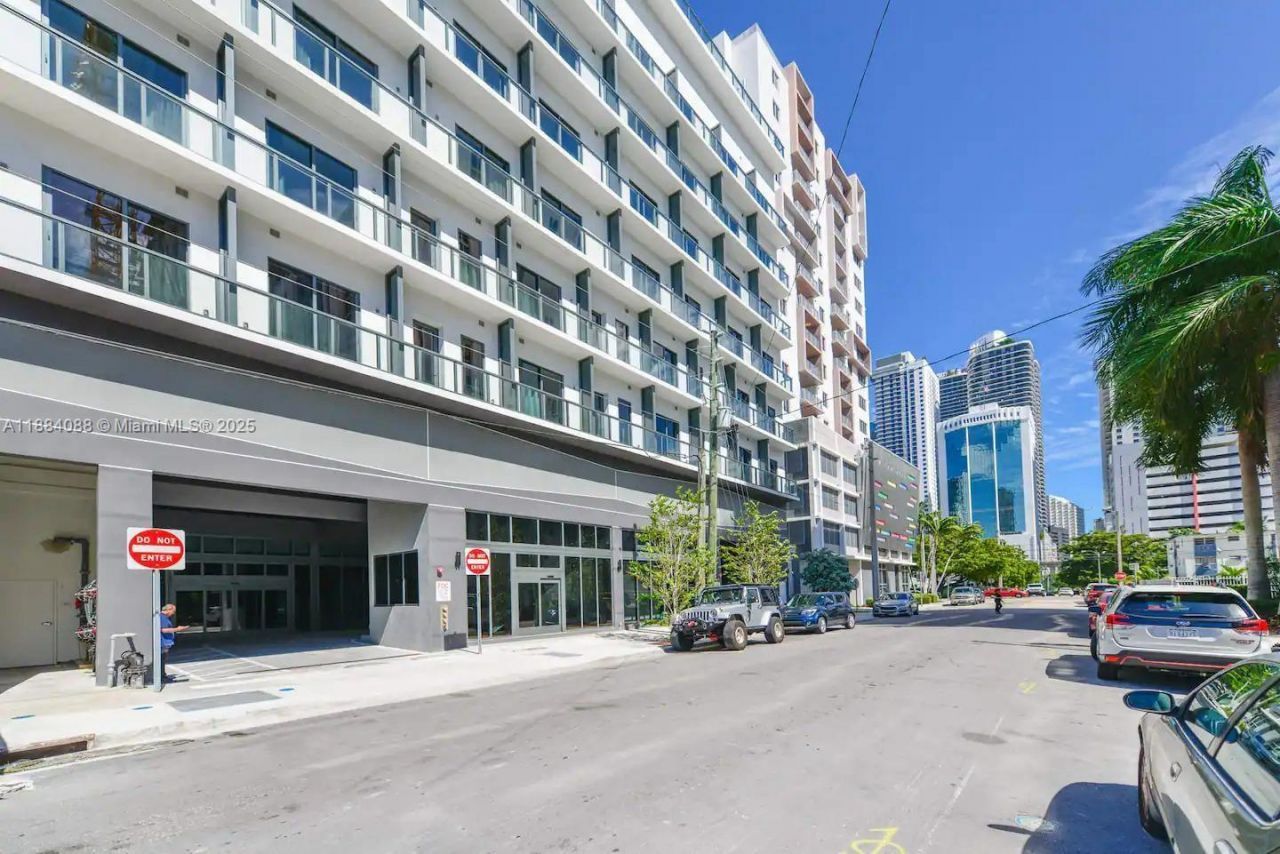 239 SW 9th St, Unit 1601, Miami, FL 33130 Photo