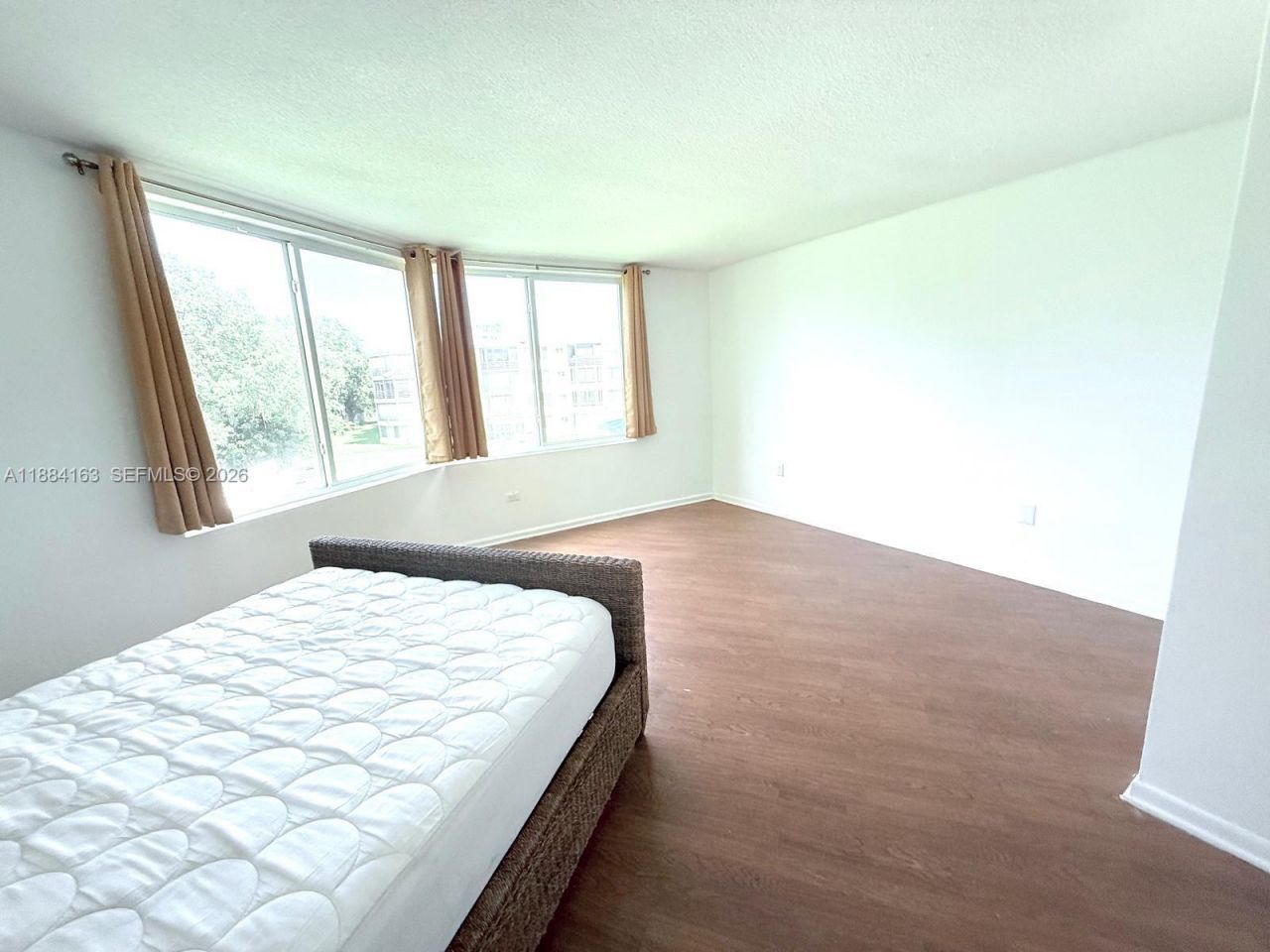 1201 NE 191st St, Unit G304, Miami, FL 33179 Photo