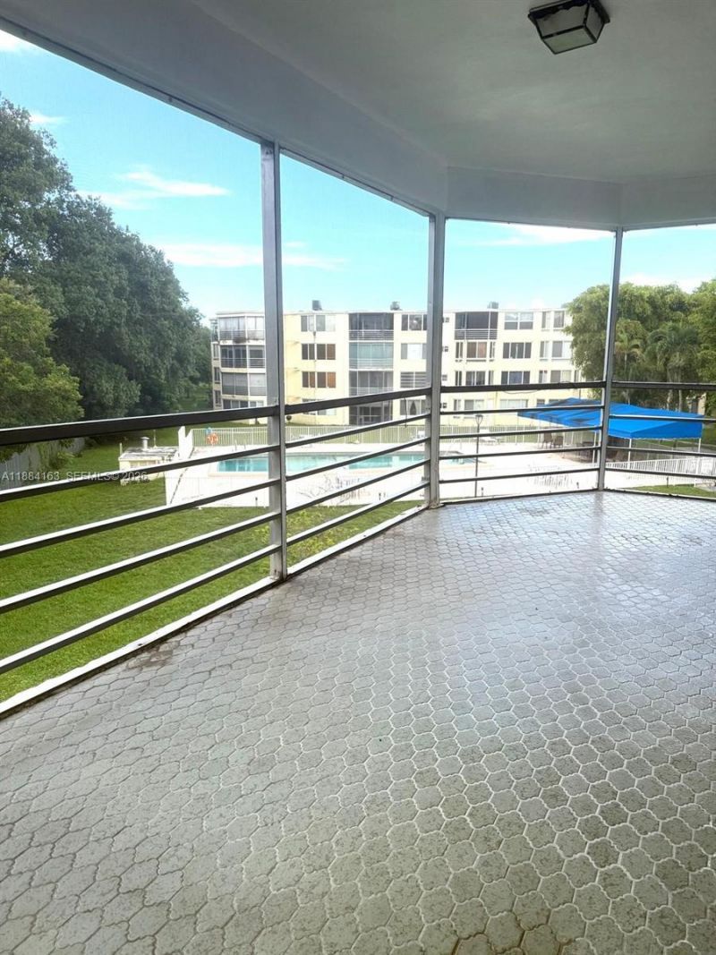 1201 NE 191st St, Unit G304, Miami, FL 33179 Photo